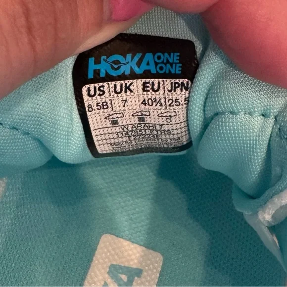 Hoka Arahi 7 White and Light Blue Athletic Shoes Like New Condition - Picture 9 of 9